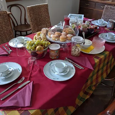 Le Tre Chiavi Bed & Breakfast Isera